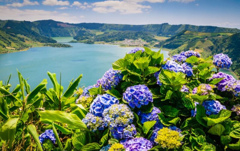 Ponta Delgada: Sete Cidades & Lagoa do Fogo Tour - Exploring Sete Cidades’ Two Volcanic Crater Lakes