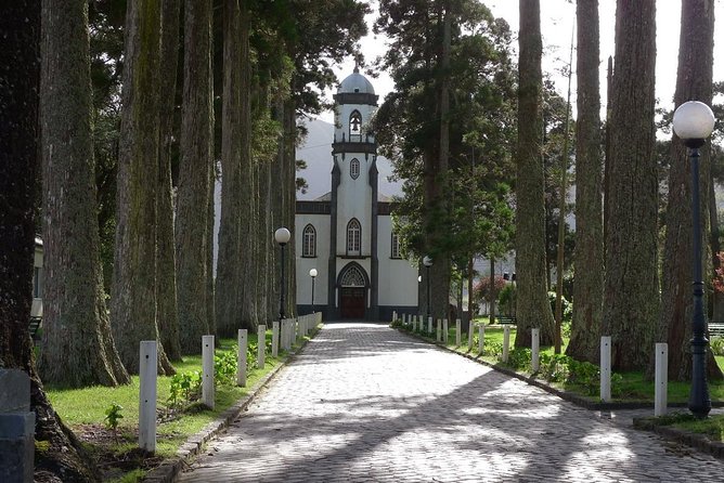 Ponta Delgada: Tour to Sete Cidades Volcano Lakes - Comfort and Convenience with a Private, Well-Equipped Transportation
