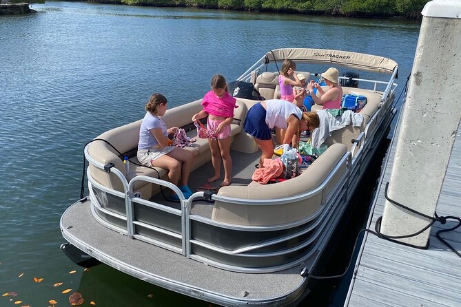 Pontoon Boat 26ft (12pp/115Hp) - Hollywood - FLL - SunBoat rental - Who Should Consider This Pontoon Boat Rental?