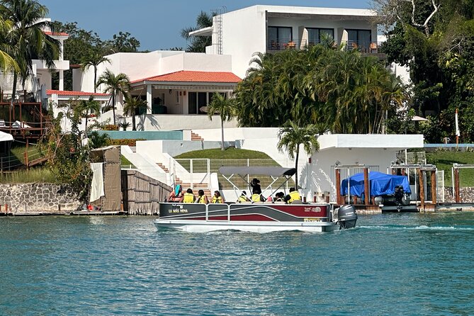 Pontoon Tour of the 7 Color Lagoon - The Canal de los Piratas and the Pirates Channel