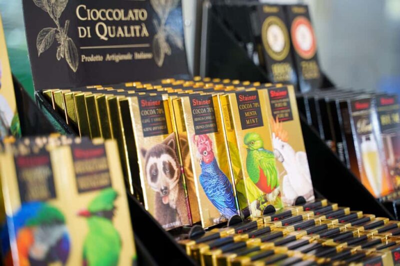 Pontremoli: Visit to the Chocolate Factory with Show Cooking and Tasting - Tasting a Curated Selection of Artisan Chocolates