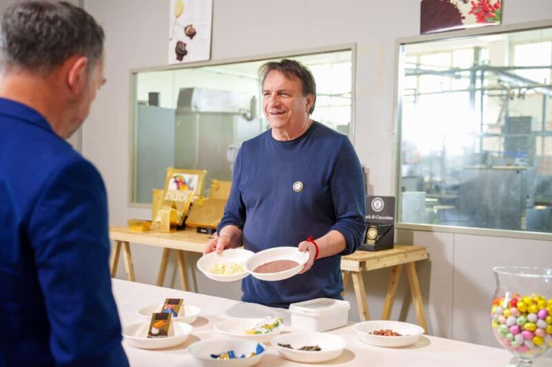 Pontremoli: Visit to the Chocolate Factory with Show Cooking and Tasting - Celebratory Final Toast in a Warm Atmosphere