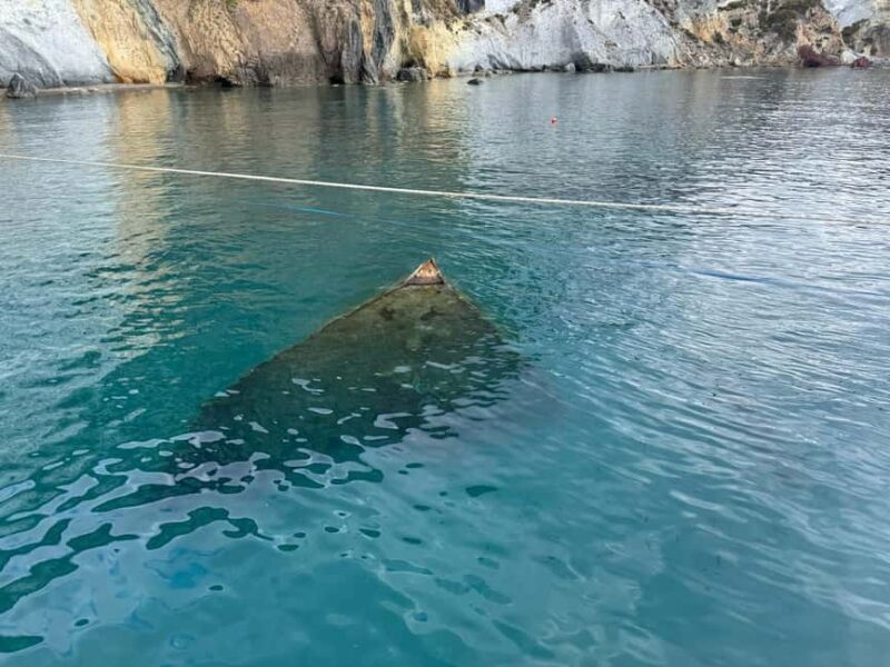 Ponza: Caves, sea stacks, and bays - Onboard Lunch and Refreshments