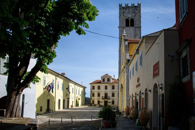 Pore - A Journey Through 4,000 Years of History - Lim Bay and Its Natural Wilderness