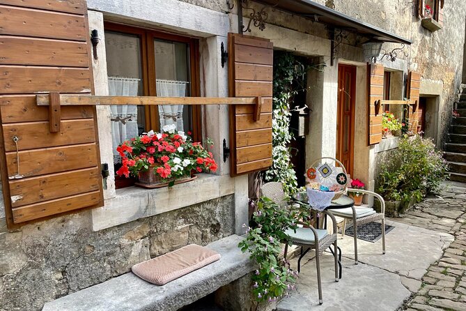 Pore - A Journey Through 4,000 Years of History - Practical Details: Meeting Point and Timing