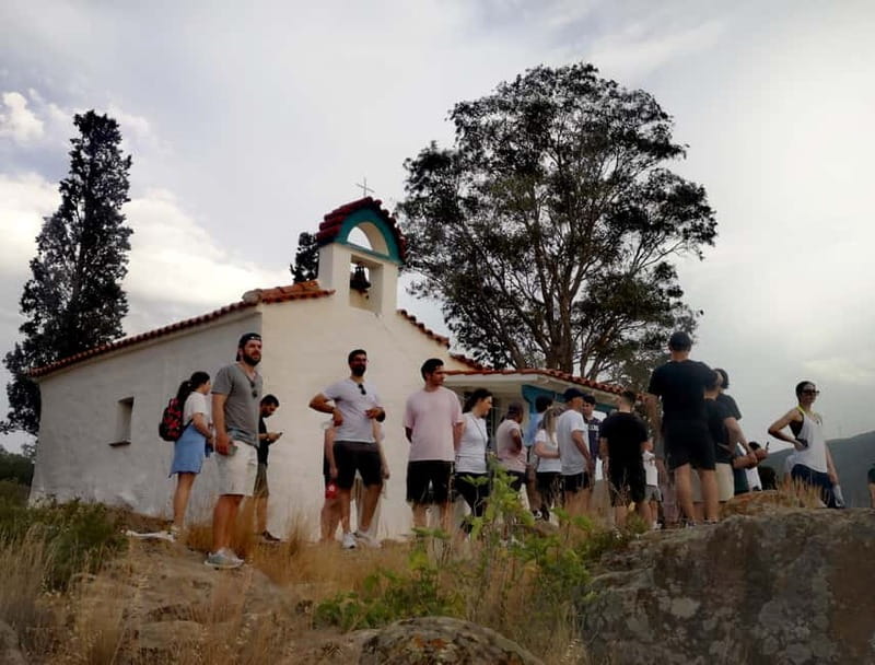 Poros: Three Peaks City Tour Hiking with Fresh Lemonade - Refreshing Break with Local Lemonade in a Picturesque Courtyard