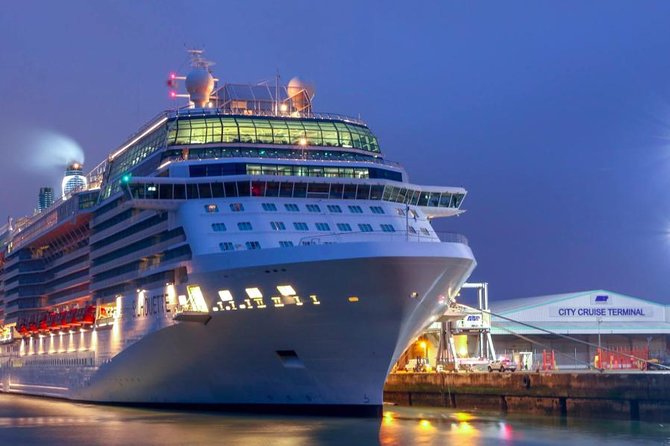 Port Arrival or Departure Shared Ride to London and Southampton - Experience on the Shared Minivan or Minibus