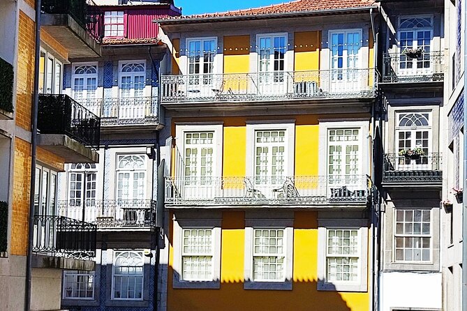 Port in 3 hours Photo & Flavors Secrets Tour - Colorful Azulejos Panel and Igreja do Carmo