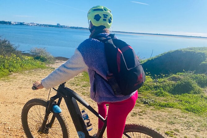 Portimão sightseeing guided tour on e-bikes - Starting Point: Estacionamento Praia de Alvor