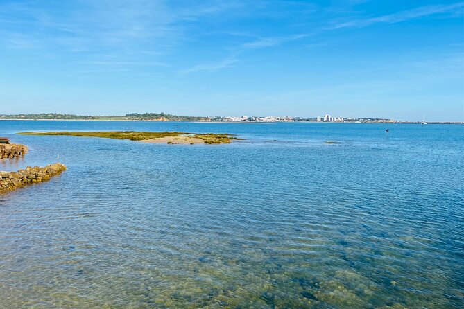 Portimão sightseeing guided tour on e-bikes - Visiting the Iconic Praia dos Três Irmãos