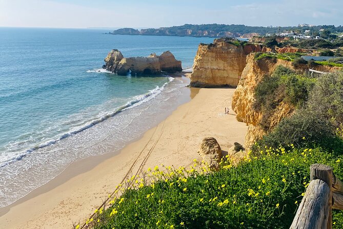 Portimão sightseeing guided tour on e-bikes - Exploring Praia João de Arens and the Cave of Baratas