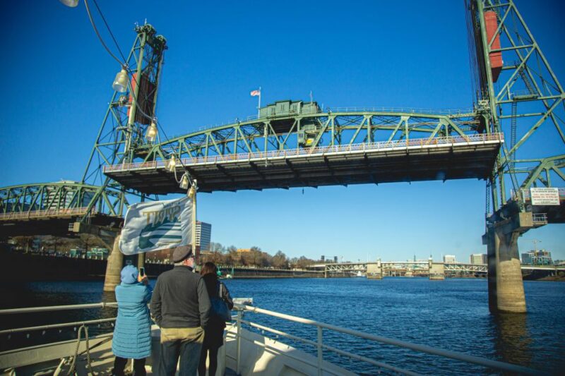 Portland: 2-hour Lunch Cruise on the Willamette River - The Experience for Families and Couples