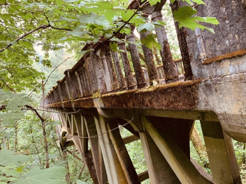 Portland: Columbia River Gorge Waterfalls Morning Tour - Vista House: A Majestic Overlook and Oregon Landmark