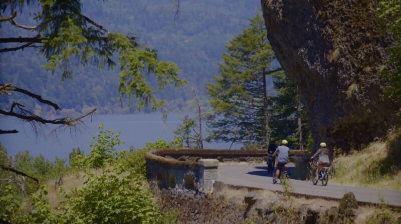 Portland: E-Bike Tour at Multnomah Falls - Riding the Bikes: Throttle and Pedal Assist Options