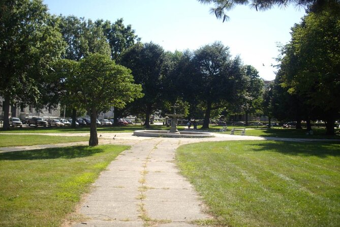 Portland Maine Self-Guided Walking Audio Tour - Walking Through the Maine Historical Society and Wadsworth-Longfellow House