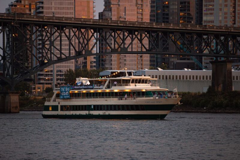 Portland: Willamette River 2.5-hour Dinner Cruise - Who Will Enjoy This Portland Dinner Cruise