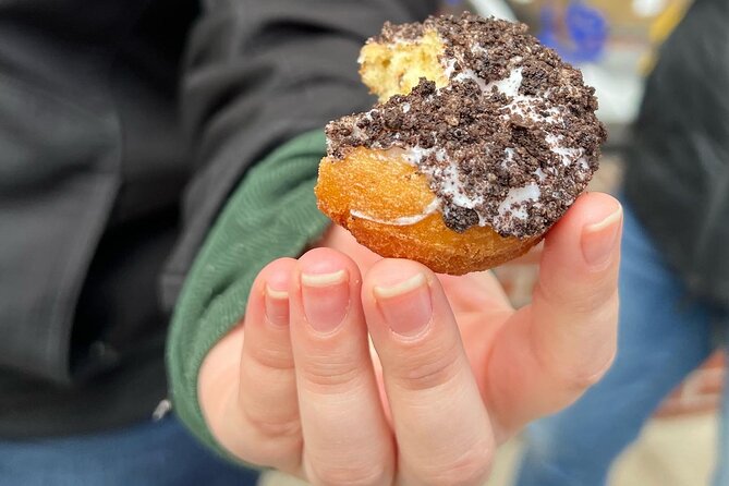 PortlandWalkingFoodTourWarmDonuts, History&HiddenGems - The Guide’s Role in Making the Tour Special