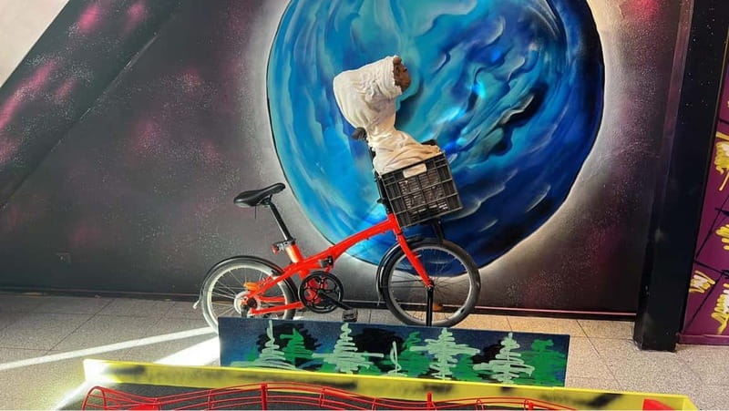 Porto: 18-Hole Indoor Mini Golf Ticket with UV Light Courses - Portos Indoor Mini Golf: A Bright and Challenging Course