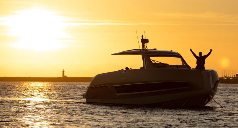 Porto: 2h SUNSET Private Luxury Yacht in the Douro - Crossing the Iconic Dom Luís I and Dona Maria Pia Bridges