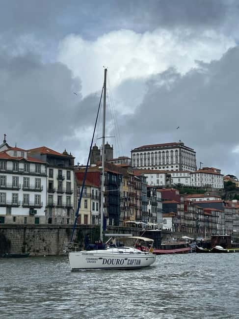 Porto 4H: Charming cruise, wine tasting, and vintage van tour - Practical Details: Meeting Point and Group Options