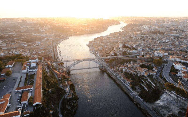 Porto: 5D Flight over de City for all family. - What Does the 10-Minute Flight Include?