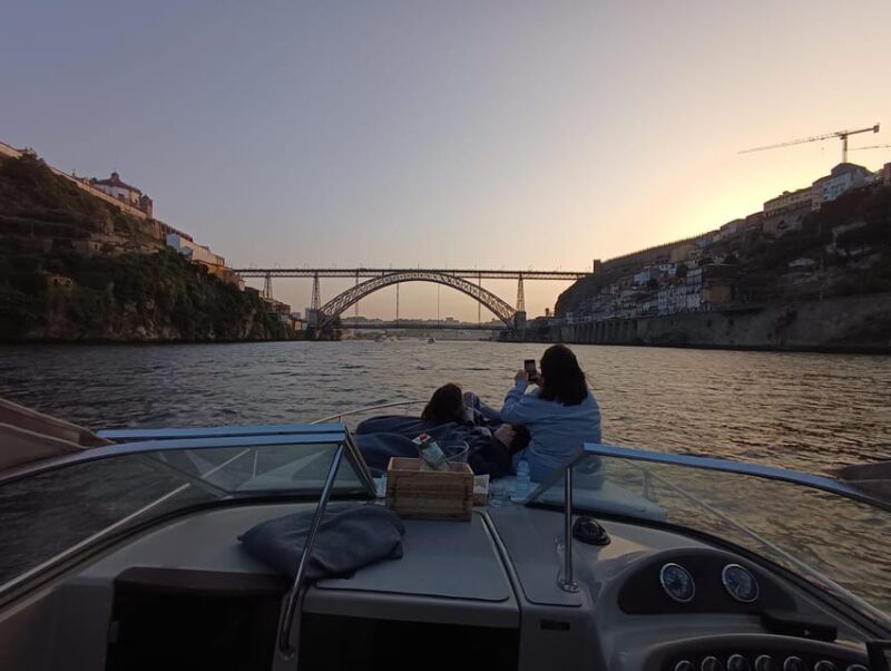 Porto: 6 Bridges and Ribeira Boat Tour with Sunset Option - Sunset Option and Evening Views