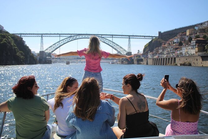 Porto: 6 Bridges Private Yacht Cruise with Wine & Snacks - Crossing the Historic Ponte de São João and D. Maria Pia
