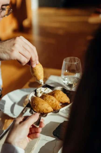 Porto: A la carte lunch + Douro River cruise - Key Points