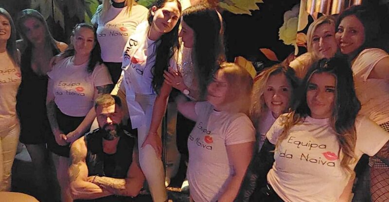 Porto: Bachelor Party offer of a Glass of Champagne or Drink - Key Points