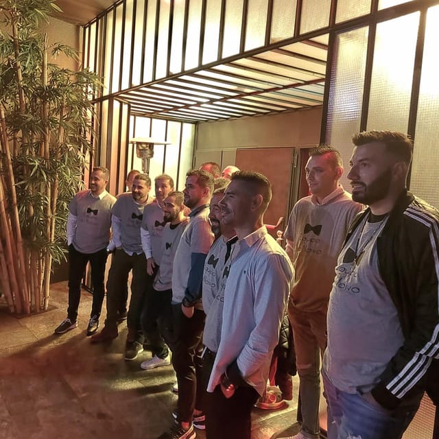 Porto: Bachelor Party offer of a Glass of Champagne or Drink - The VIP Area: Comfort and Style