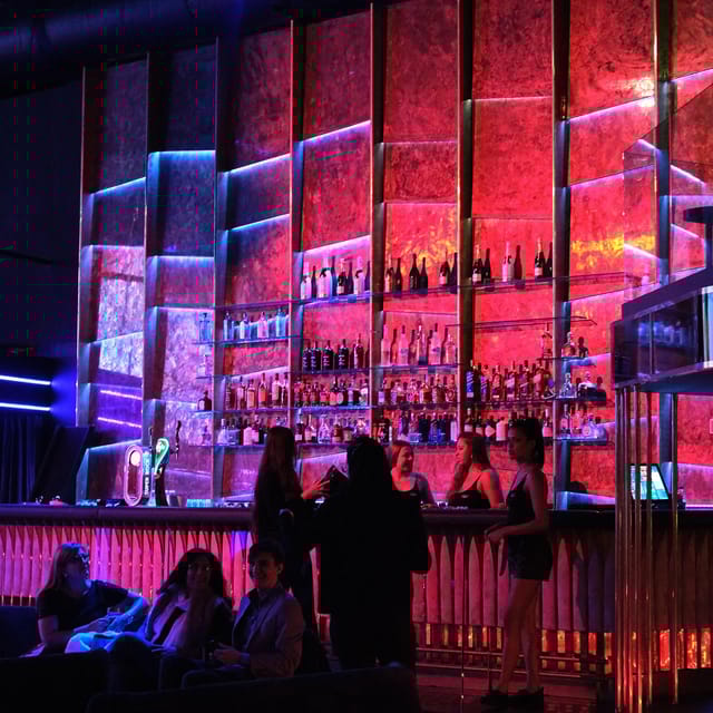 Porto: Bachelor Party offer of a Glass of Champagne or Drink - Who Should Consider This Experience?