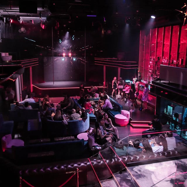 Porto: Bachelor Party offer of a Glass of Champagne or Drink - Frequently Asked Questions