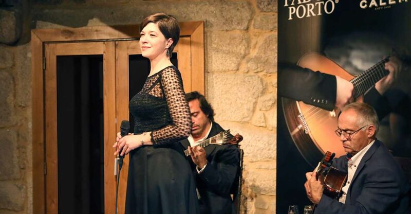 Porto: Cálem Cellar Tour, Fado Show & Wine Tasting - The Atmosphere and Setting of the Fado Show