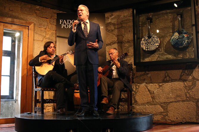 Porto: Cálem Cellar Tour, Live Fado Show and Wine Tasting - The Atmosphere and Group Experience