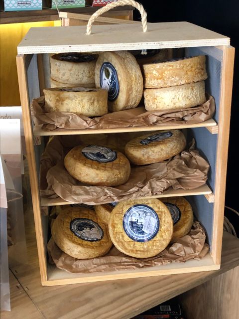 Porto: Cheese and Port Wine Tasting in a Unique Place - The Secret Spot Inside the Store: An Unmissable Highlight