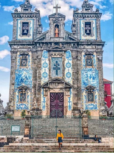 Porto City Tour: Private day tour with tickets included. - Discover Porto’s Vibrant Markets and Historic Stations