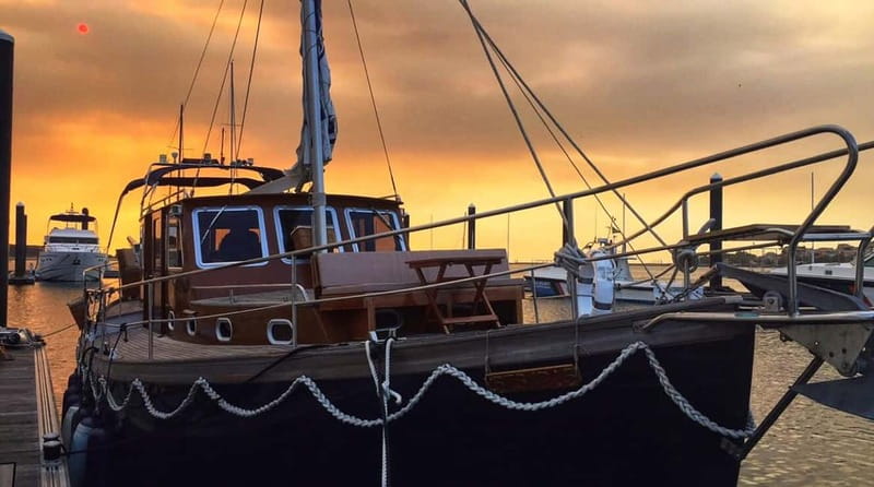 Porto: Classic Boat Cruise Along the Douro River - Onboard Experience and Amenities