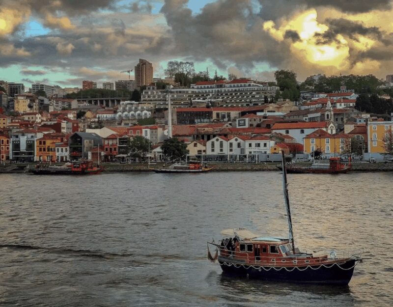 Porto: Classic Boat Cruise Along the Douro River - Comparing This Tour to Other Water-Based Options in Porto