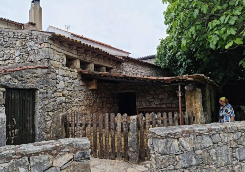 Porto: Complete Private Tour to the Sanctuary of Fatima - Comparing This Tour to Similar Options