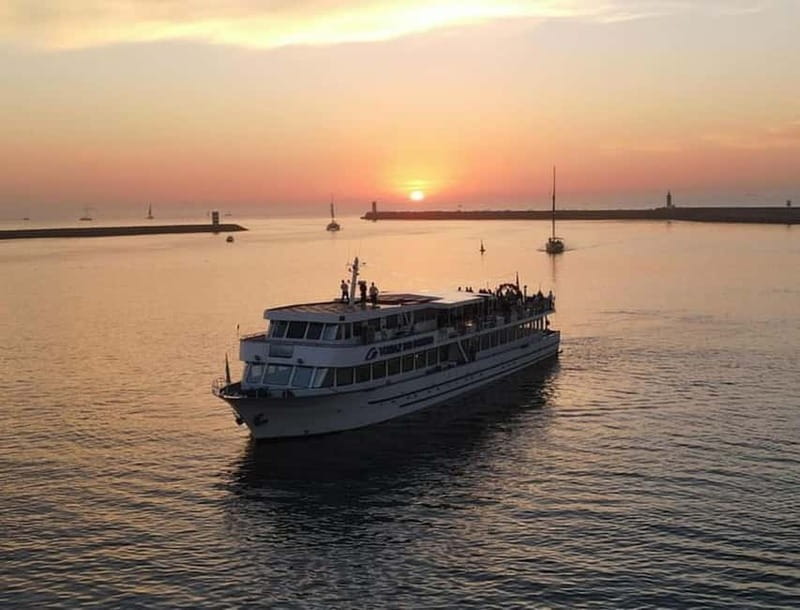 Porto: Cruise with Dinner & Live Music - Key Points