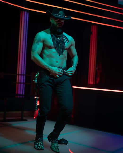 Porto: Dinner with Cabaret & Pole Shows - Flexibility and Practical Booking Options