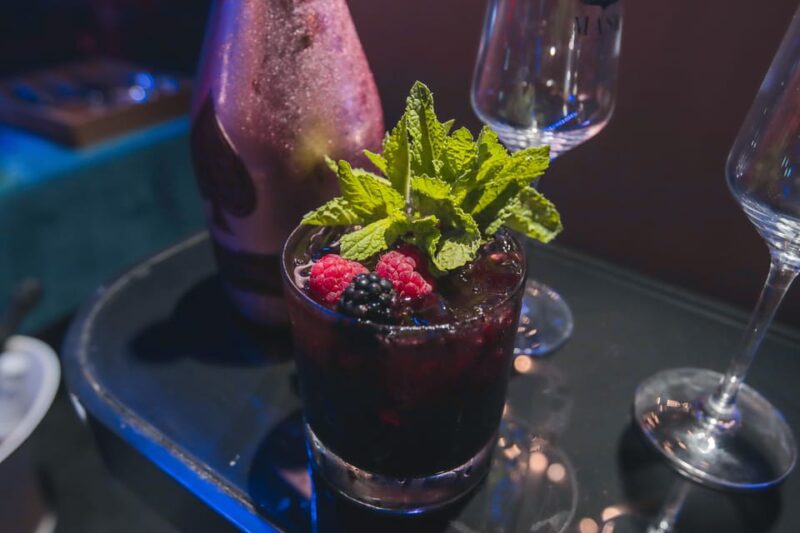 Porto: Dinner with Cabaret & Pole Shows - How It Compares to Similar Porto Night Experiences