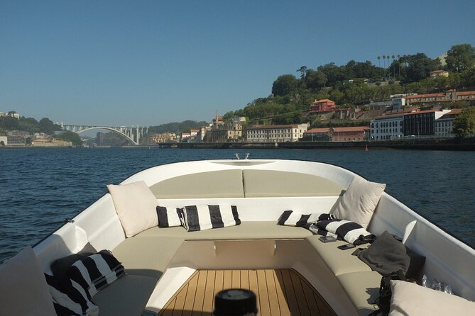 Porto: Douro River Boat Cruise with Port Wine and Snacks - The Guide’s Style and Personal Touch