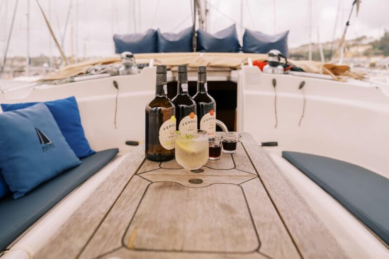 Porto: Douro river Boat tour with wine tasting (small group) - Discover the Unique Douro River Boat Tour in Porto