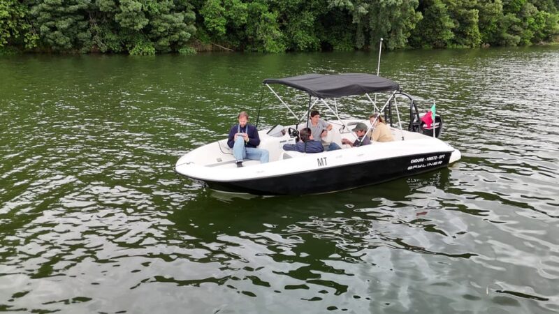 Porto: Douro River Cruise & Boat Tour with Port Wine Tasting - The Guides: Knowledge, Friendliness, and Local Connection