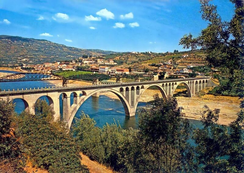 Porto: Douro Valley Wine Tour with Lunch, Tastings & Cruise - Discover the Douro Valley on a Full-Day Porto Tour