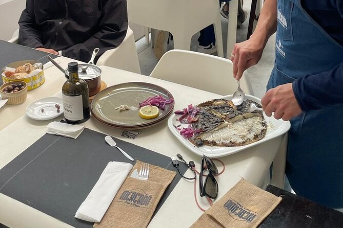 Porto E-Bike and Traditional Market-to-table lunch from Porto - Sampling Fresh Seafood at Mercado Municipal de Matosinhos