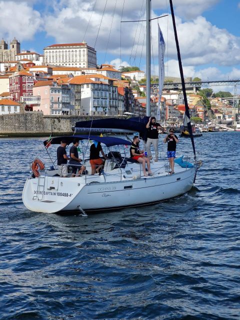 Porto: Exclusive Party aboard a charming sailboat with drink - Celebrate in Style on a Charming Porto Sailboat for Up to Eight People