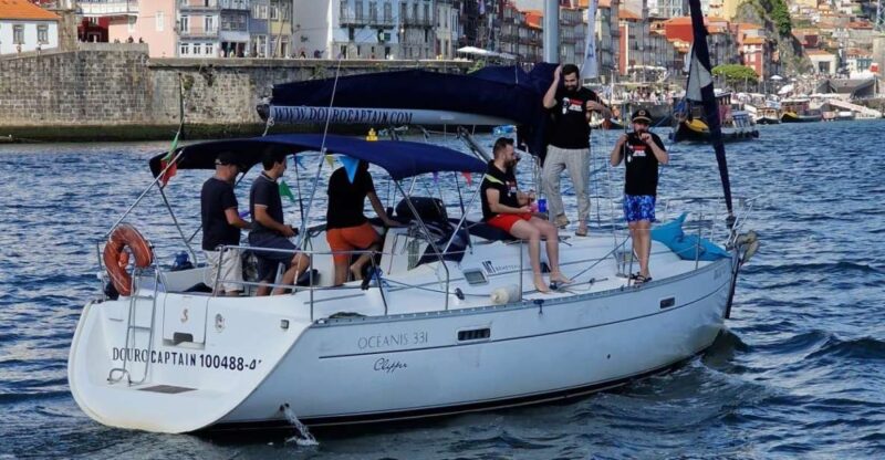 Porto: Exclusive Party aboard a charming sailboat with drink - Key Points