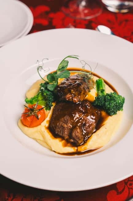 Porto: Fado Show & Dinner: A Night of Fado & Fine Dining - The Evolution of Fado: From Traditional to Contemporary